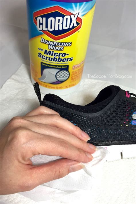 clorox wipes on reebox tennis shoes